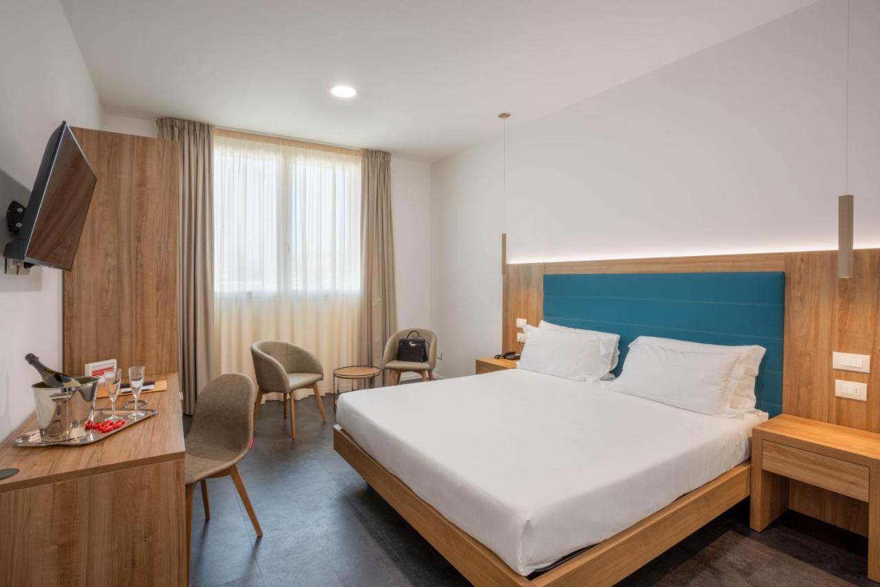 V Hotel Ανκόνα Εξωτερικό φωτογραφία