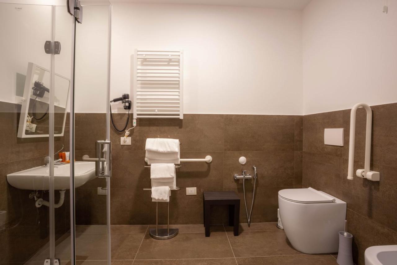 V Hotel Ανκόνα Εξωτερικό φωτογραφία