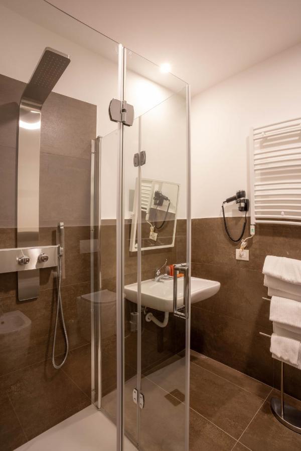 V Hotel Ανκόνα Εξωτερικό φωτογραφία
